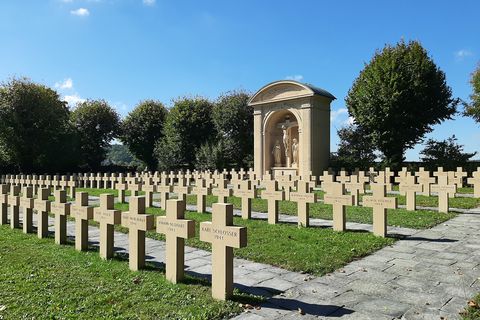 Kreuze auf dem Ehrenfriedhof in Steißlingen