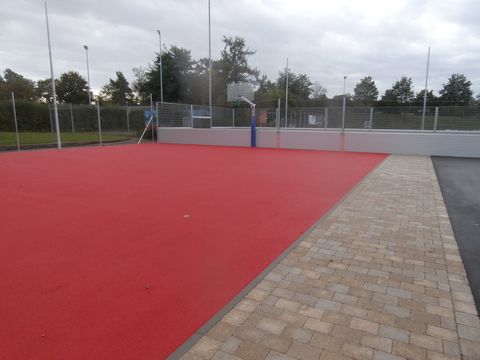 Multifunktionsfläche mit Soccer-Feld im Hintergrund