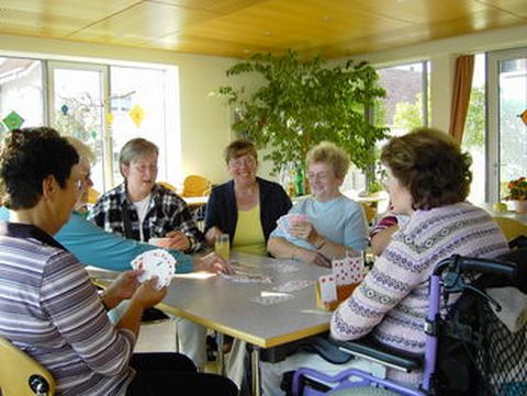 Ein unterhaltsamer Spielnachmittag in der Begegnungsstätte.